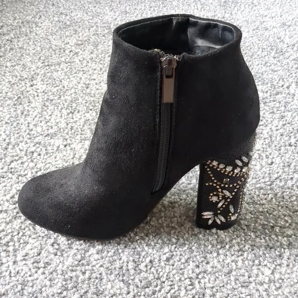 Brand new black booties - Picture 4 of 7
